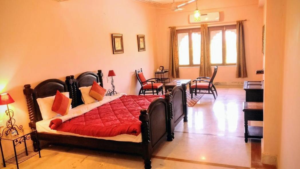 Umaid Palace - Luxury Resort Near Jaipur Close To Bhangarh & Chand Baori Stepwell Abhaneri Dubbī Zimmer foto